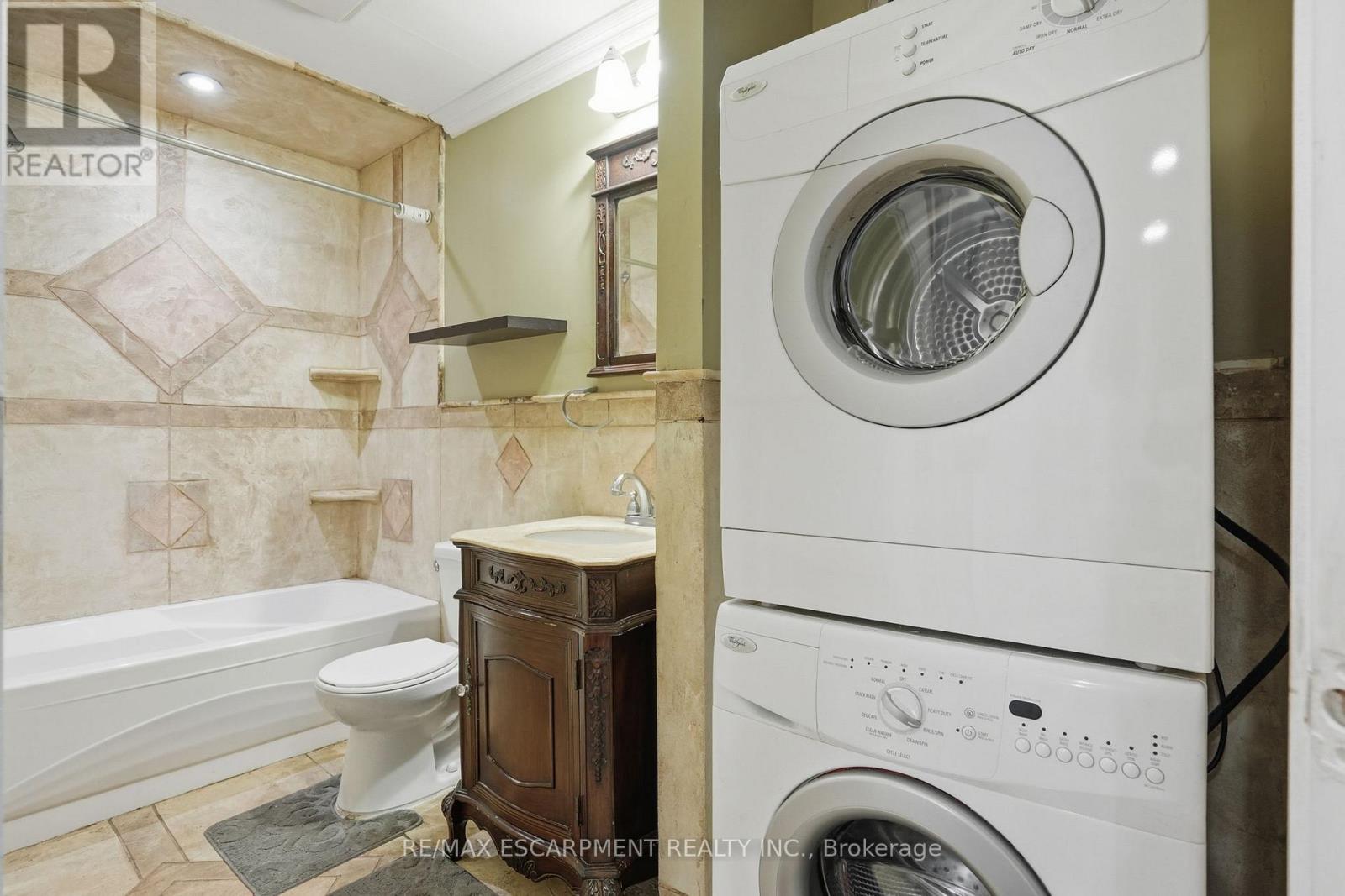 2489 Olinda Court, Mississauga, Ontario  L5C 4P5 - Photo 37 - W12877606