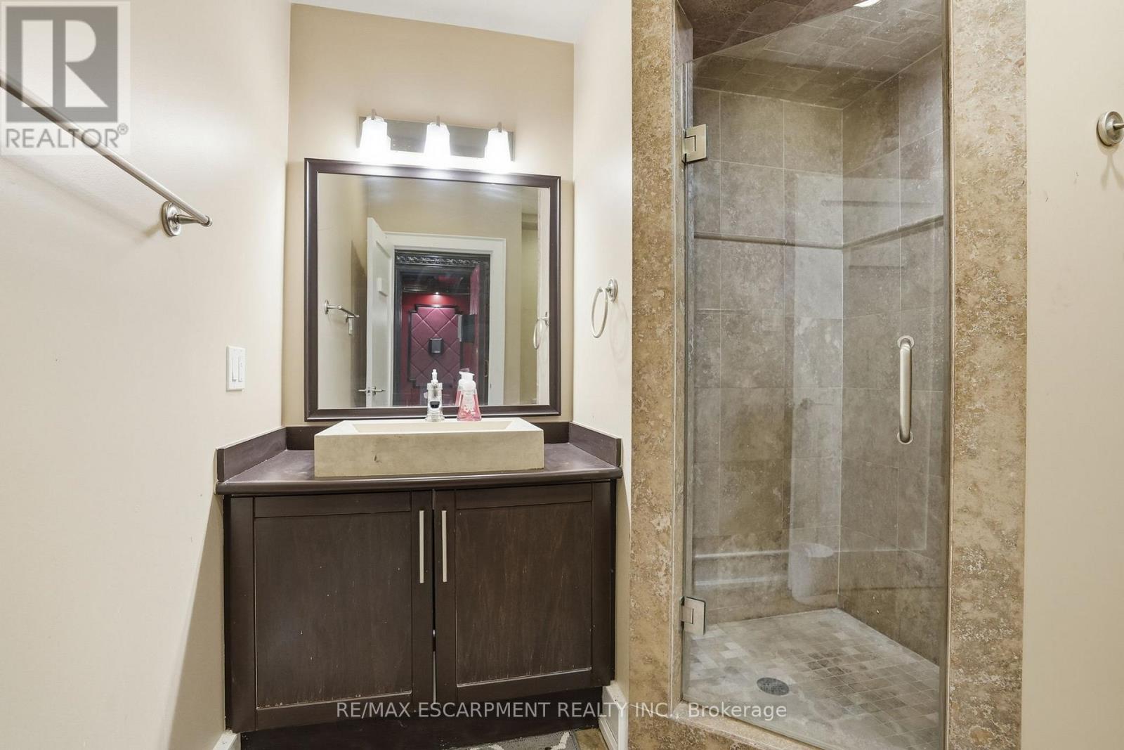 2489 Olinda Court, Mississauga, Ontario  L5C 4P5 - Photo 35 - W12877606