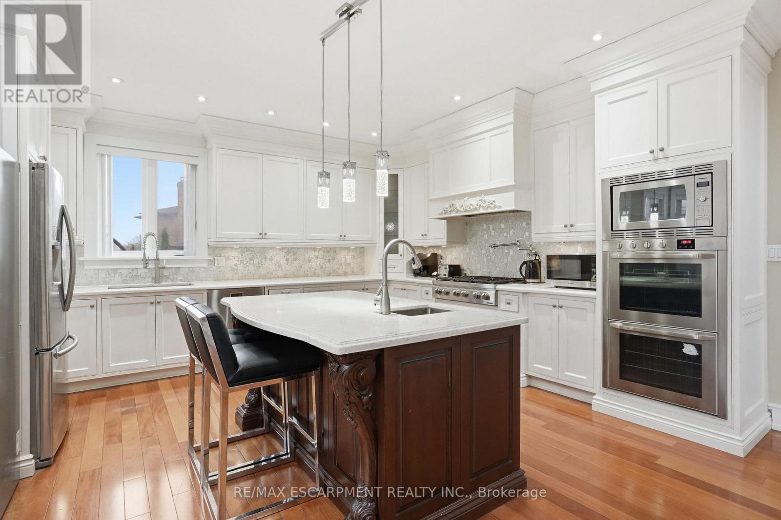 2489 Olinda Court, Mississauga, Ontario  L5C 4P5 - Photo 7 - W12877606