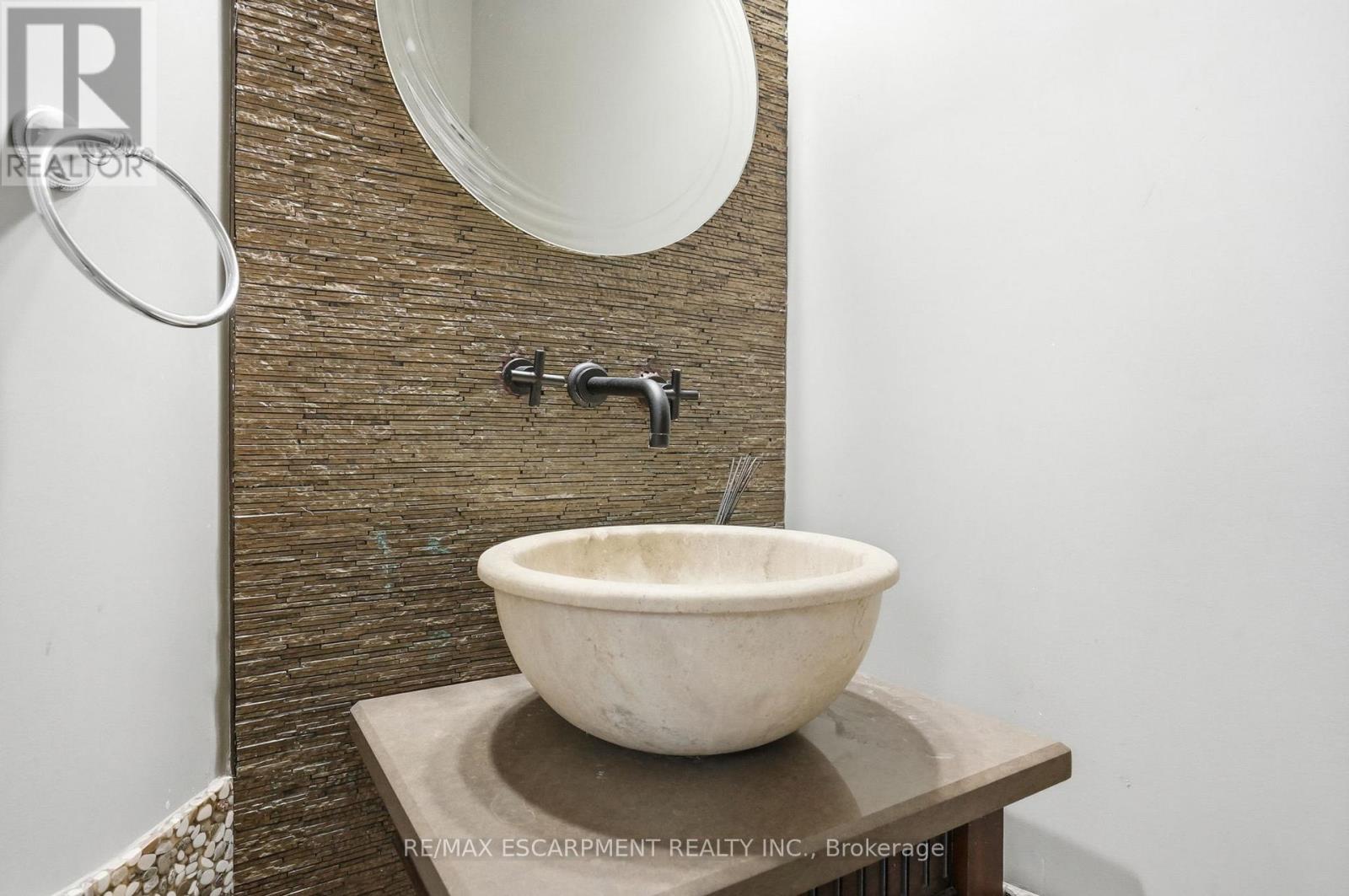 2489 Olinda Court, Mississauga, Ontario  L5C 4P5 - Photo 10 - W12877606