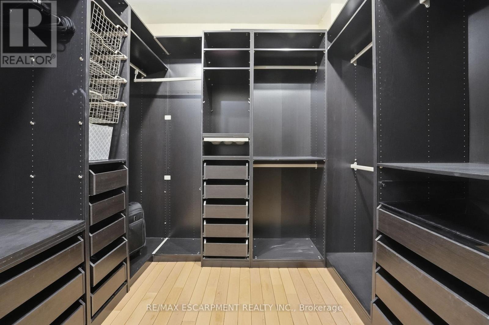 2489 Olinda Court, Mississauga, Ontario  L5C 4P5 - Photo 17 - W12877606