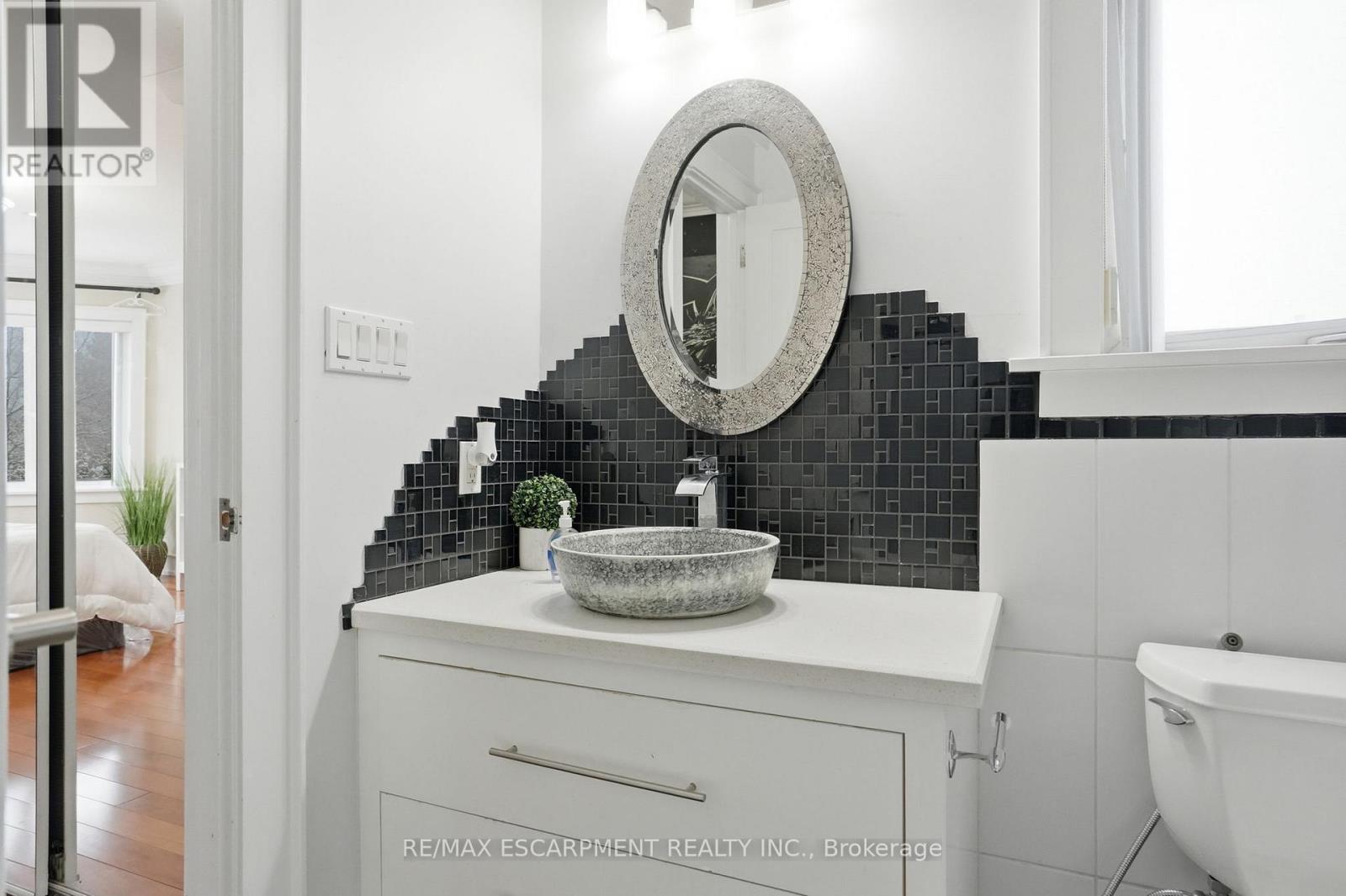 2489 Olinda Court, Mississauga, Ontario  L5C 4P5 - Photo 24 - W12877606