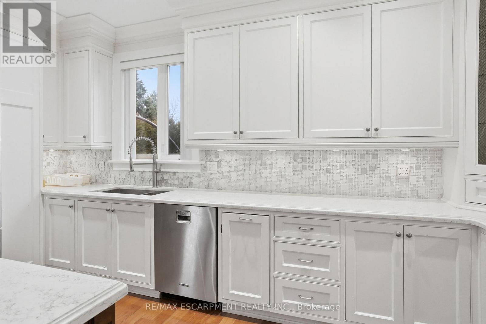 2489 Olinda Court, Mississauga, Ontario  L5C 4P5 - Photo 9 - W12877606