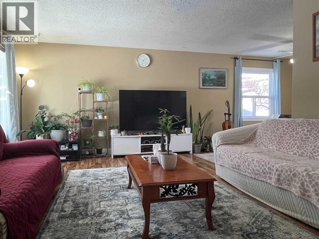 1258 Mardale Drive NE, Calgary, Alberta  T2A 3L8 - Photo 3 - A2289994