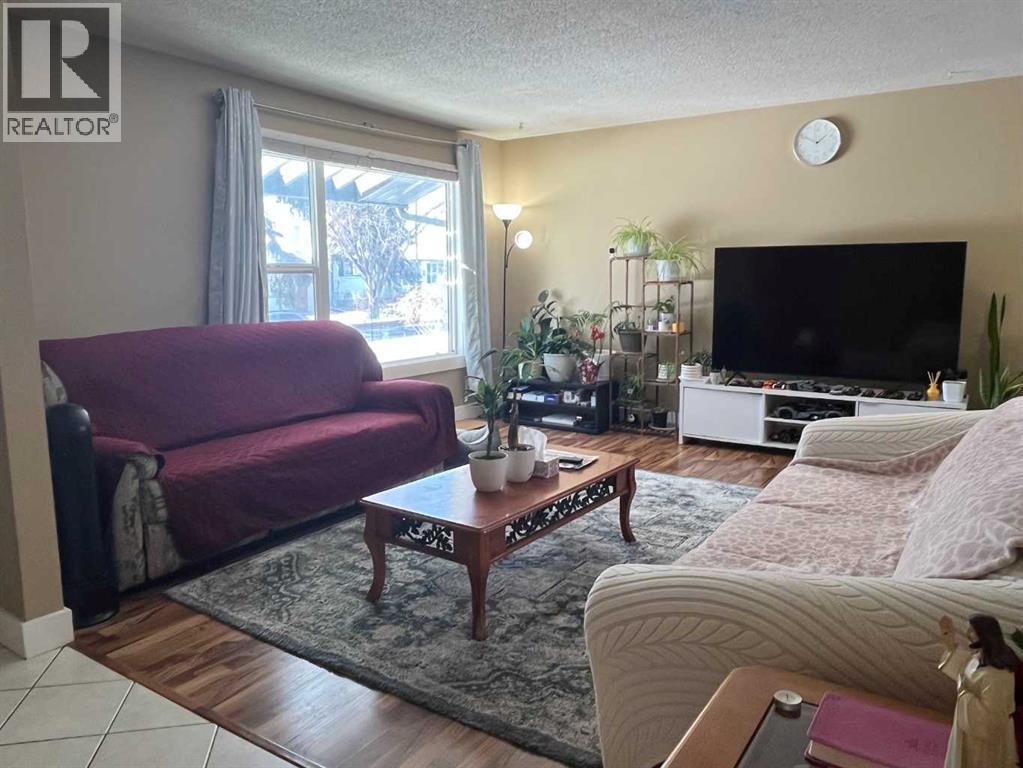 1258 Mardale Drive NE, Calgary, Alberta  T2A 3L8 - Photo 4 - A2289994