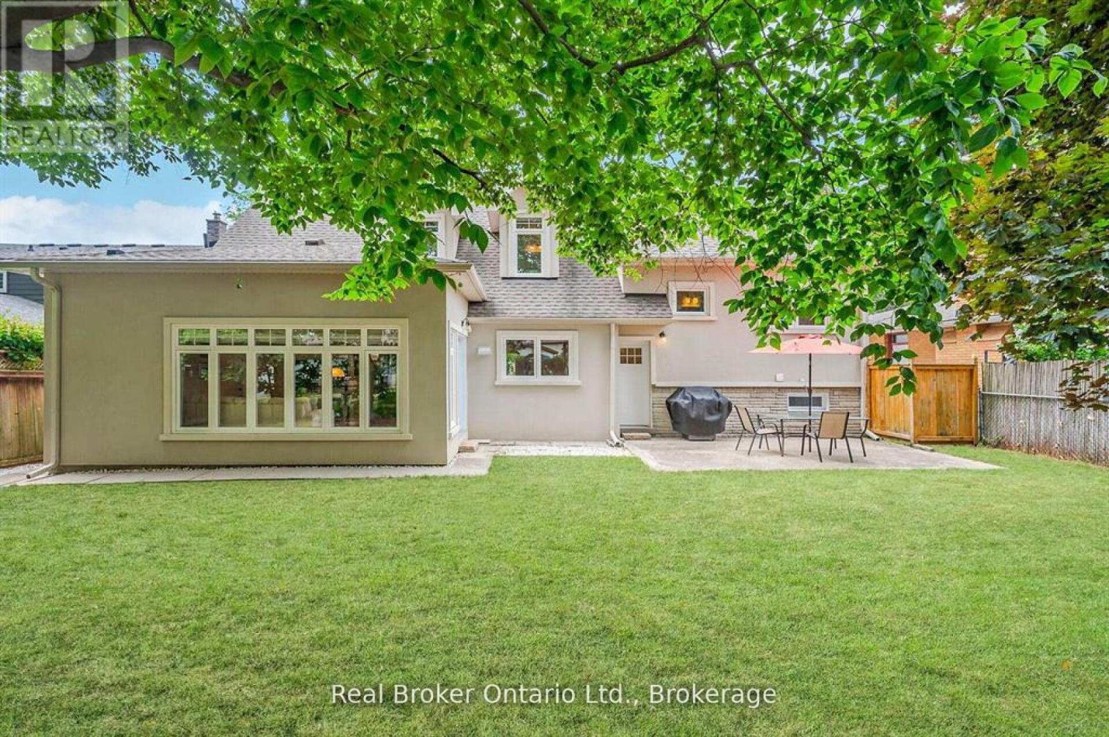 285 Surrey Drive, Oakville, Ontario  L6L 3T6 - Photo 37 - W12782844