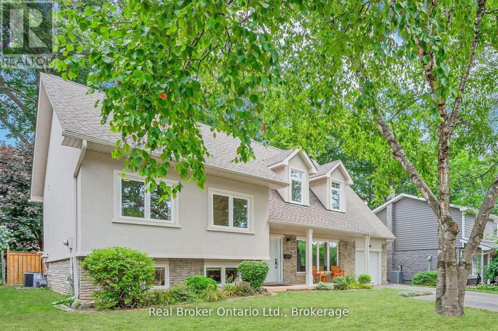 285 Surrey Drive, Oakville, Ontario  L6L 3T6 - Photo 3 - W12782844