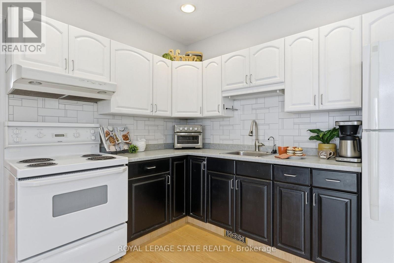 269 Grey Street, Brantford, Ontario  N3S 4W9 - Photo 4 - X12887120