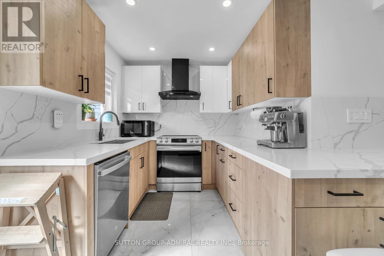 17 Jasper Drive, Aurora, Ontario  L4G 3B6 - Photo 17 - N12886348