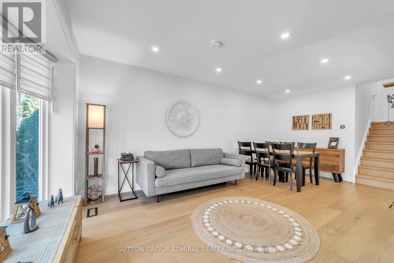 17 Jasper Drive, Aurora, Ontario  L4G 3B6 - Photo 6 - N12886348