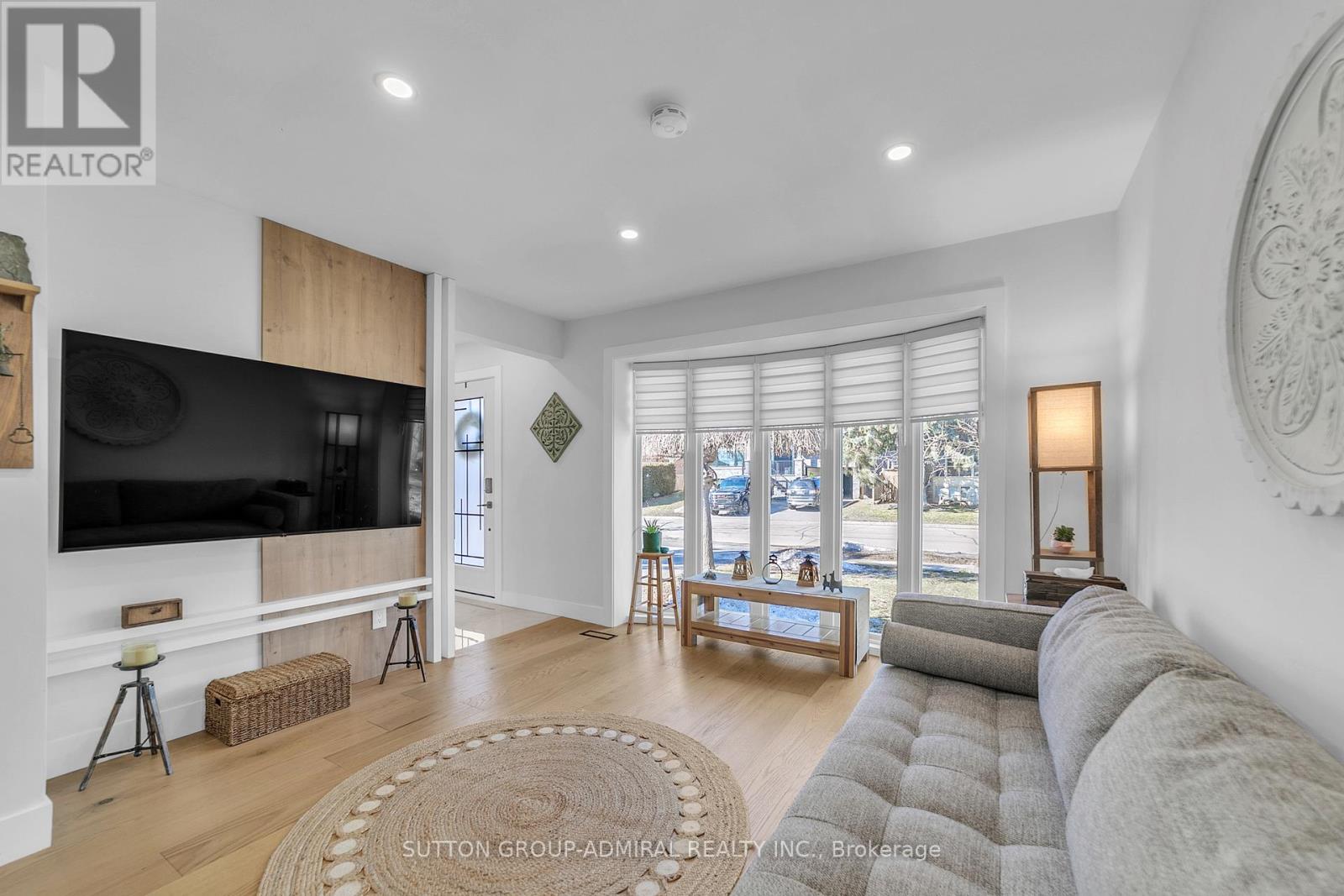 17 Jasper Drive, Aurora, Ontario  L4G 3B6 - Photo 9 - N12886348