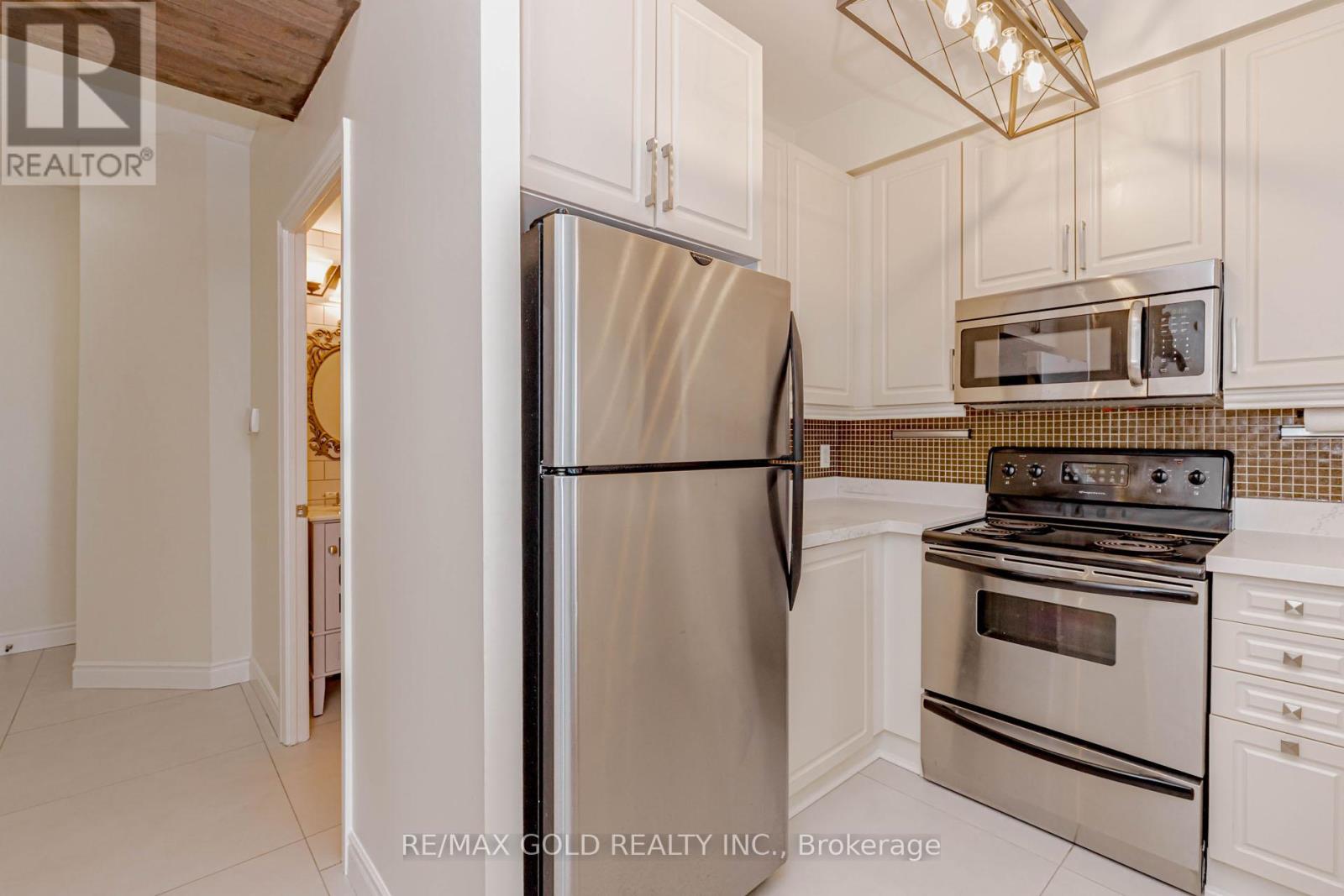 1106 - 220 Burnhamthorpe Road W, Mississauga (City Centre), Ontario  L5B 4N4 - Photo 12 - W12863680