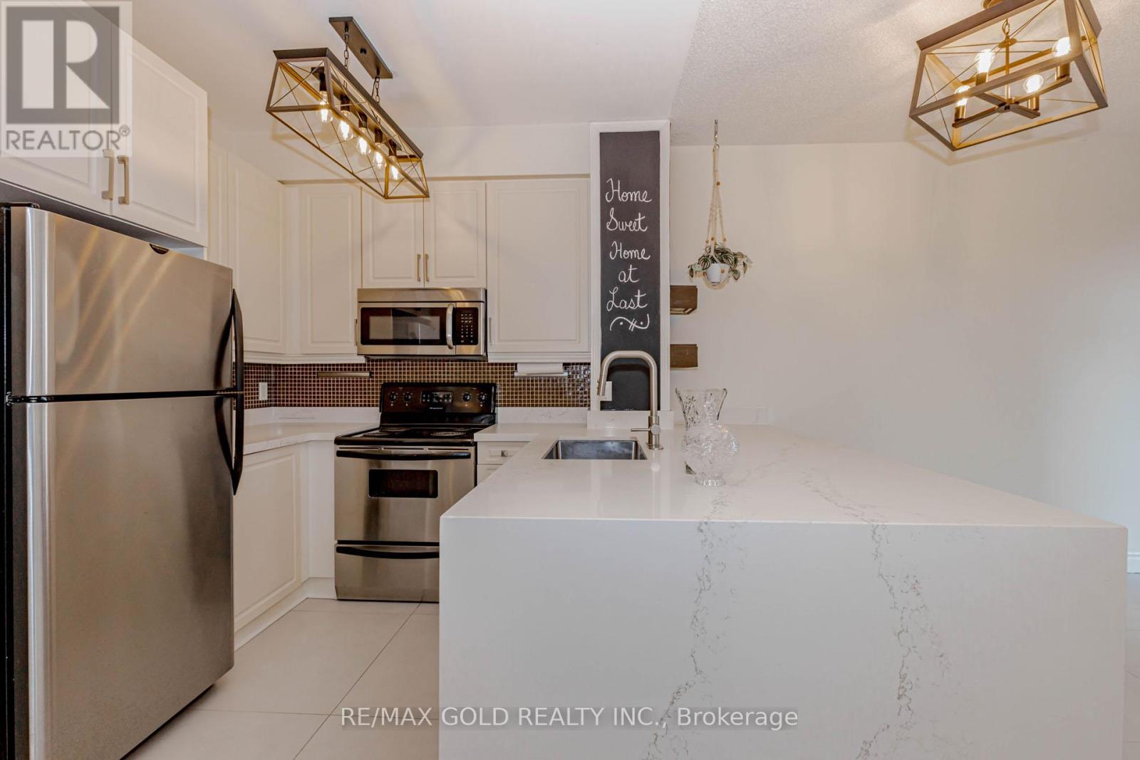 1106 - 220 Burnhamthorpe Road W, Mississauga (City Centre), Ontario  L5B 4N4 - Photo 11 - W12863680