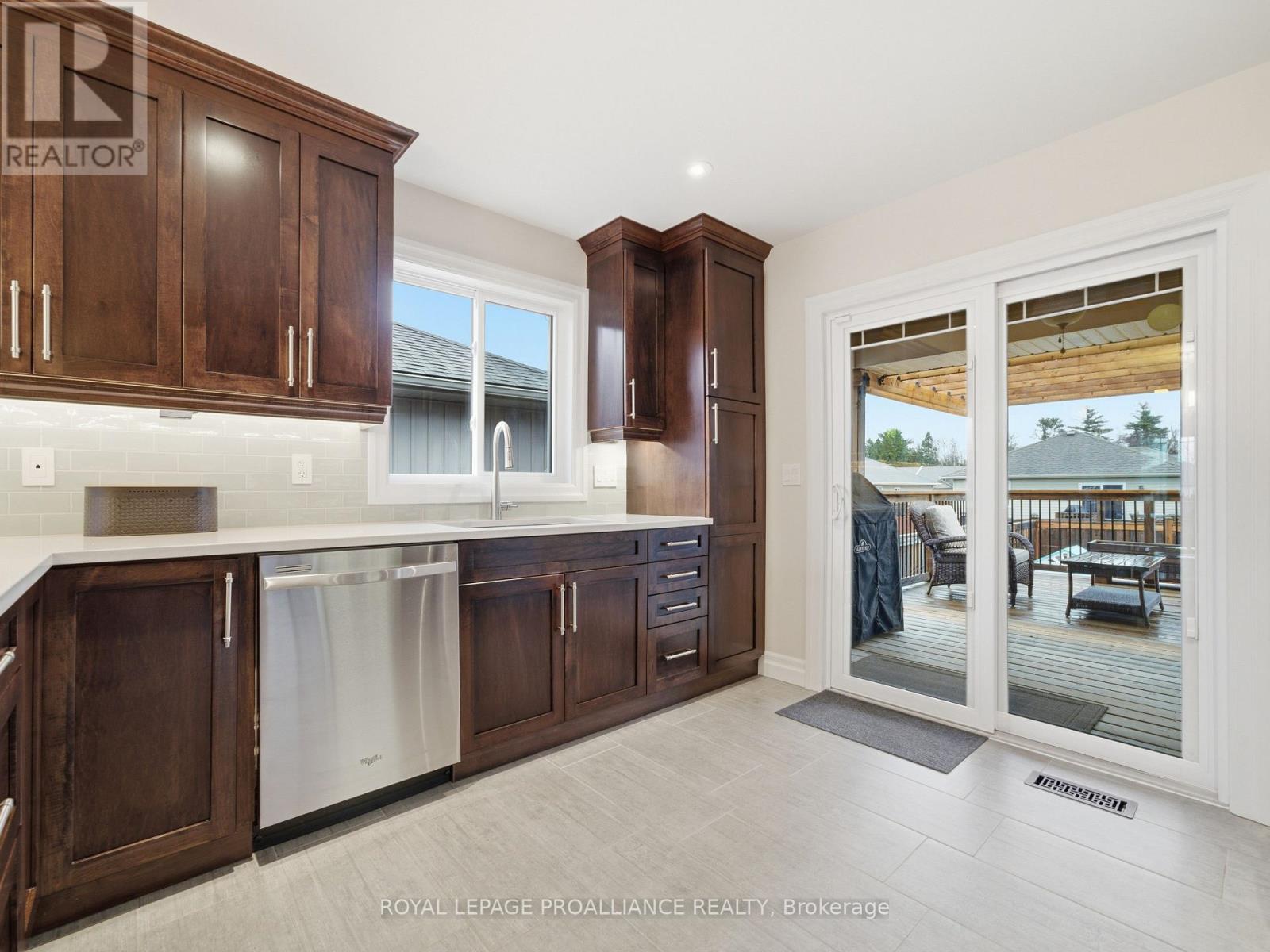 21 Woodburn Drive, Quinte West (Murray Ward), Ontario  K8V 0C6 - Photo 14 - X12887278