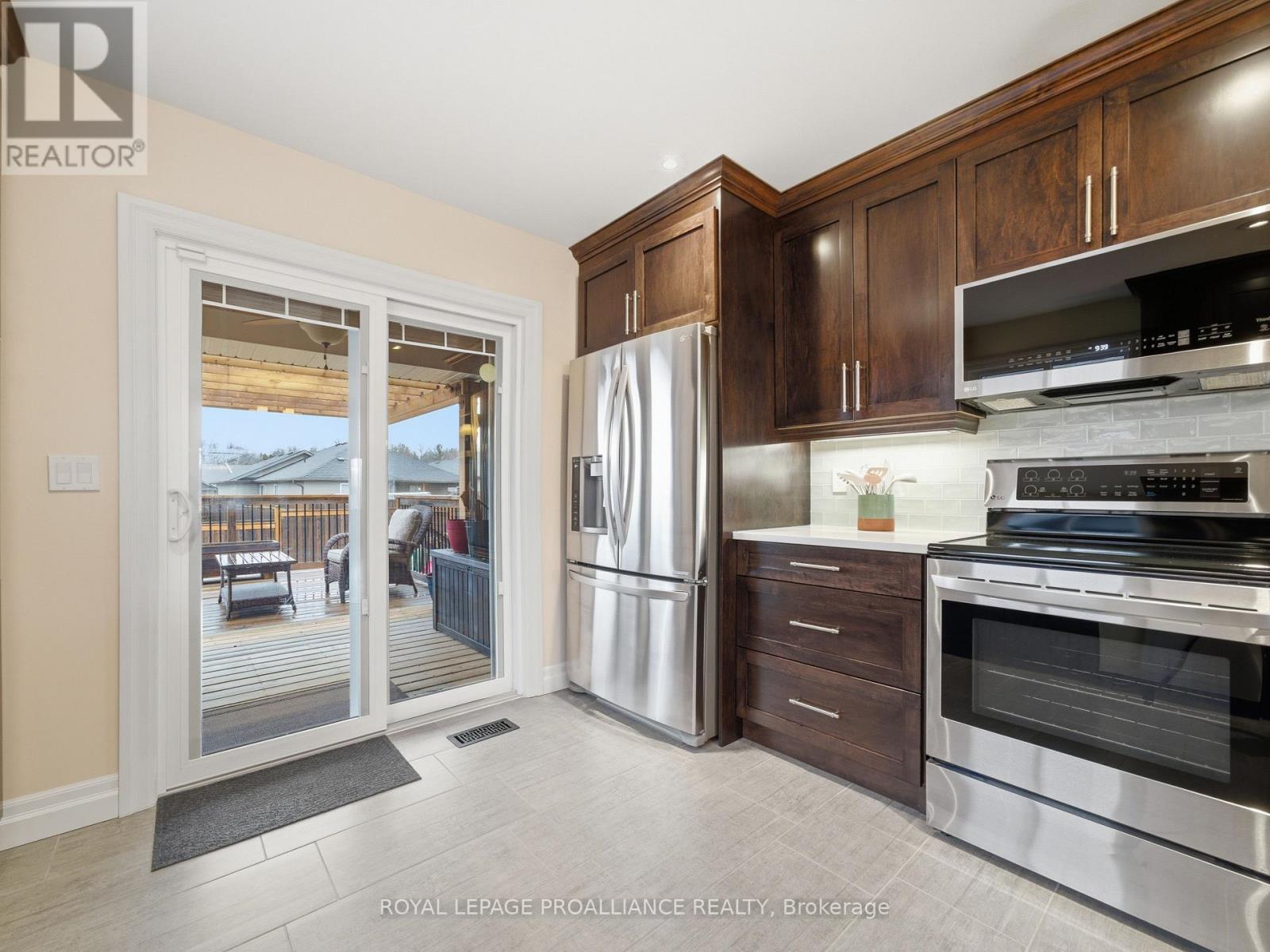 21 Woodburn Drive, Quinte West (Murray Ward), Ontario  K8V 0C6 - Photo 16 - X12887278