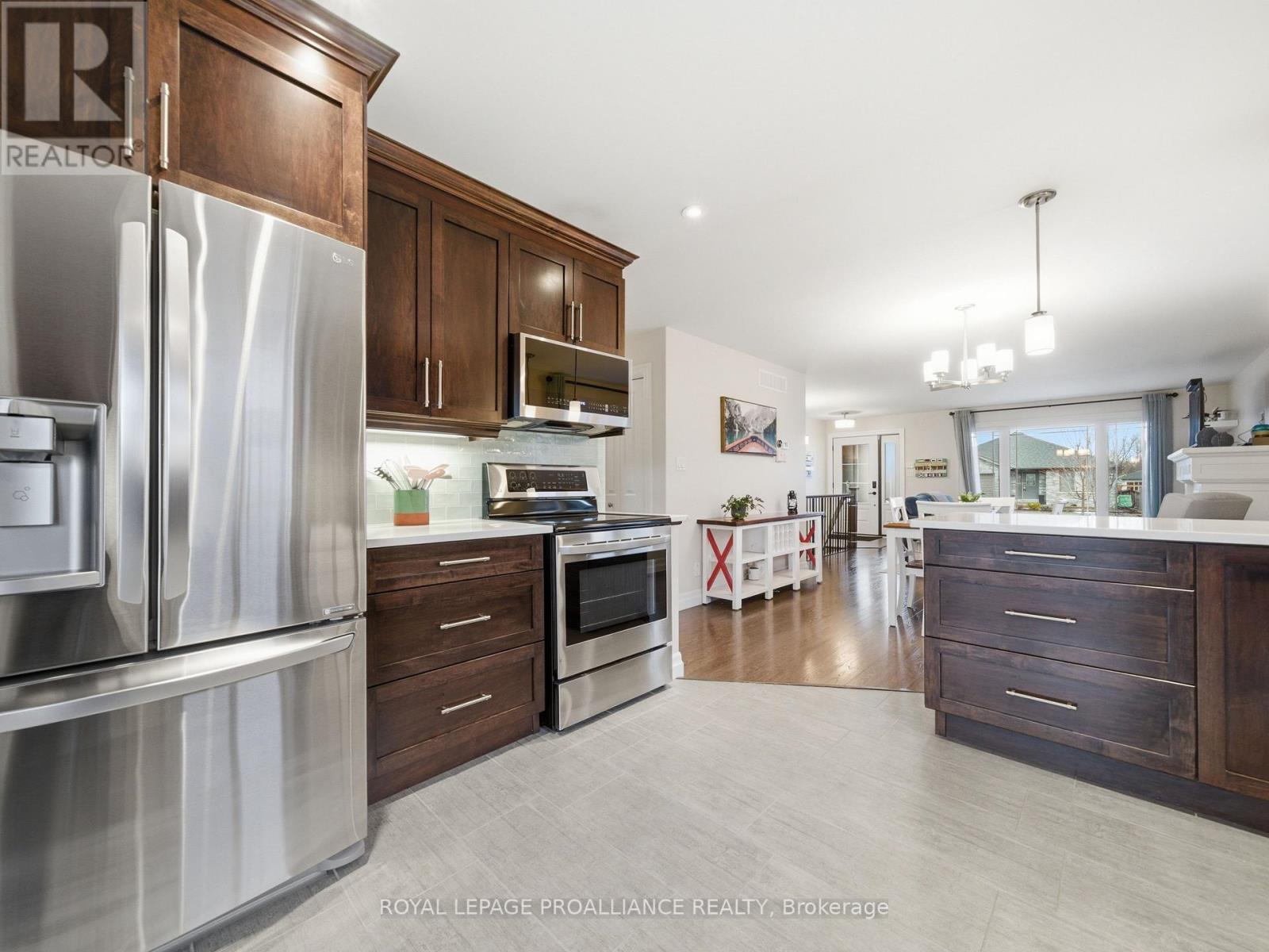 21 Woodburn Drive, Quinte West (Murray Ward), Ontario  K8V 0C6 - Photo 17 - X12887278