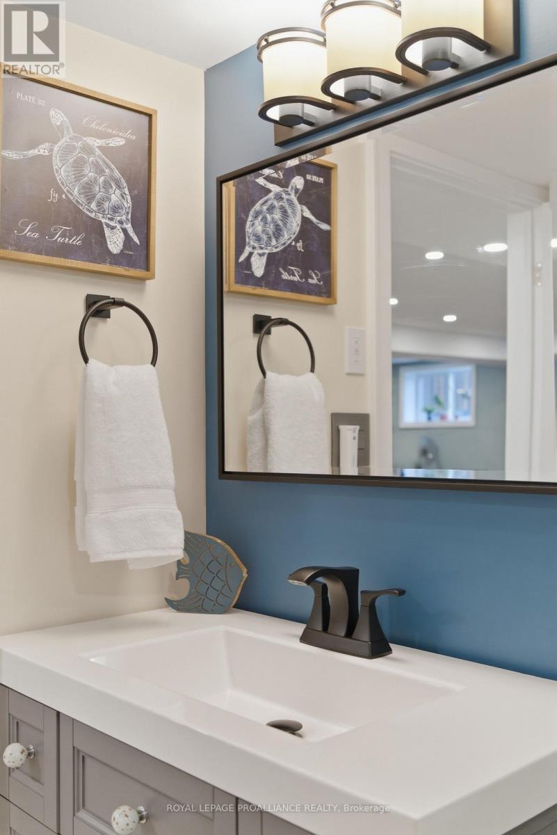 21 Woodburn Drive, Quinte West (Murray Ward), Ontario  K8V 0C6 - Photo 39 - X12887278