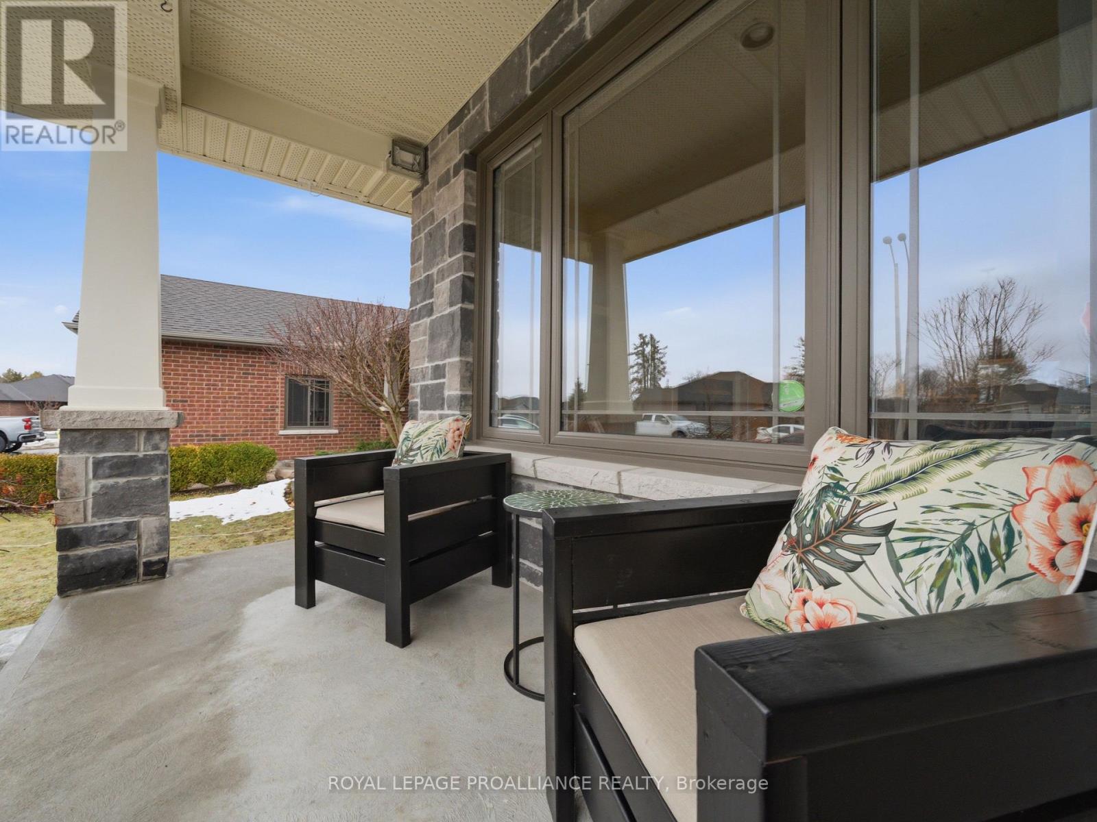 21 Woodburn Drive, Quinte West (Murray Ward), Ontario  K8V 0C6 - Photo 4 - X12887278