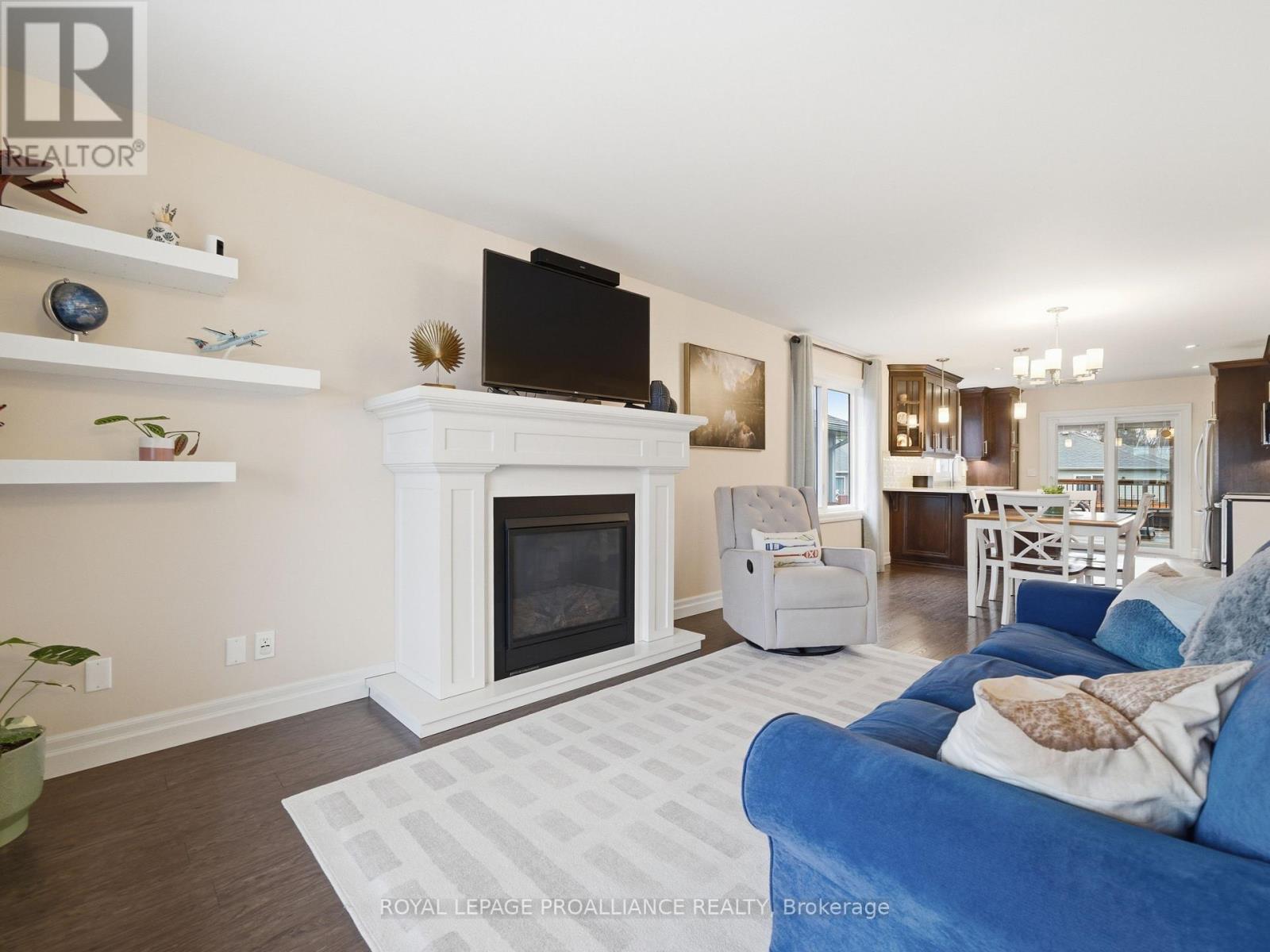 21 Woodburn Drive, Quinte West (Murray Ward), Ontario  K8V 0C6 - Photo 7 - X12887278