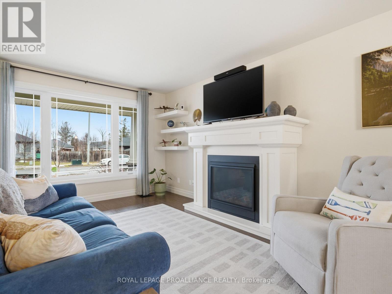 21 Woodburn Drive, Quinte West (Murray Ward), Ontario  K8V 0C6 - Photo 8 - X12887278