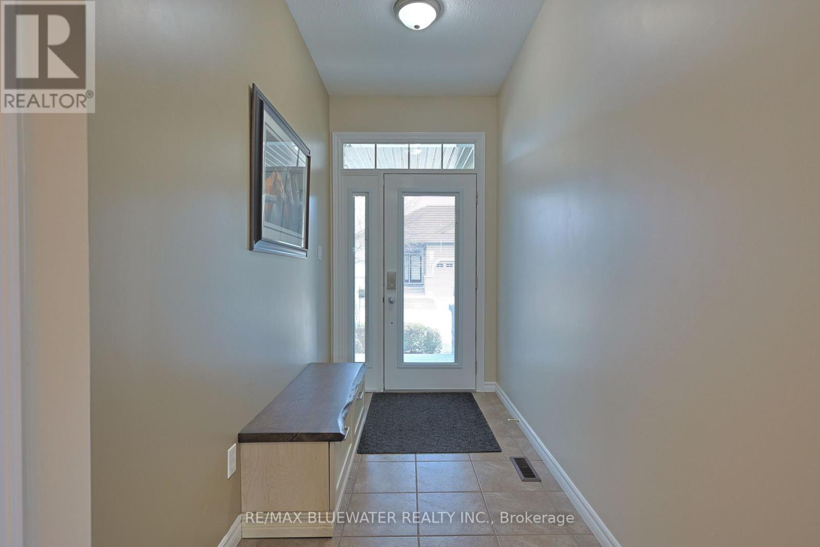 13 Oakwood Links Lane, South Huron, Ontario  N0M 1T0 - Photo 10 - X12887222