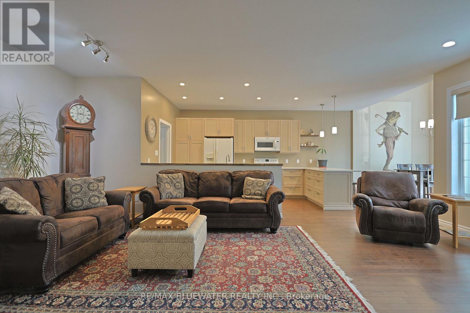 13 Oakwood Links Lane, South Huron, Ontario  N0M 1T0 - Photo 12 - X12887222