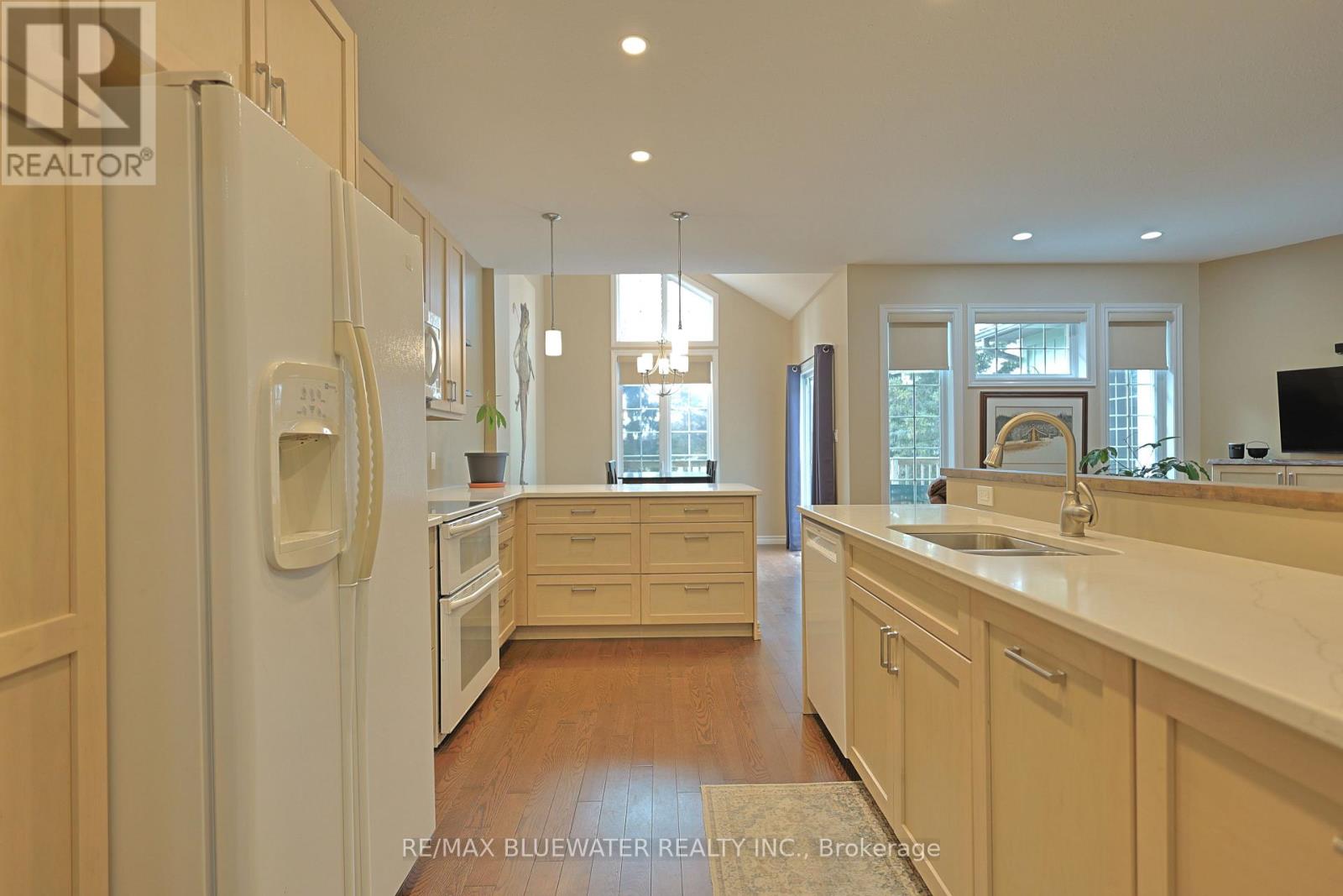 13 Oakwood Links Lane, South Huron, Ontario  N0M 1T0 - Photo 19 - X12887222