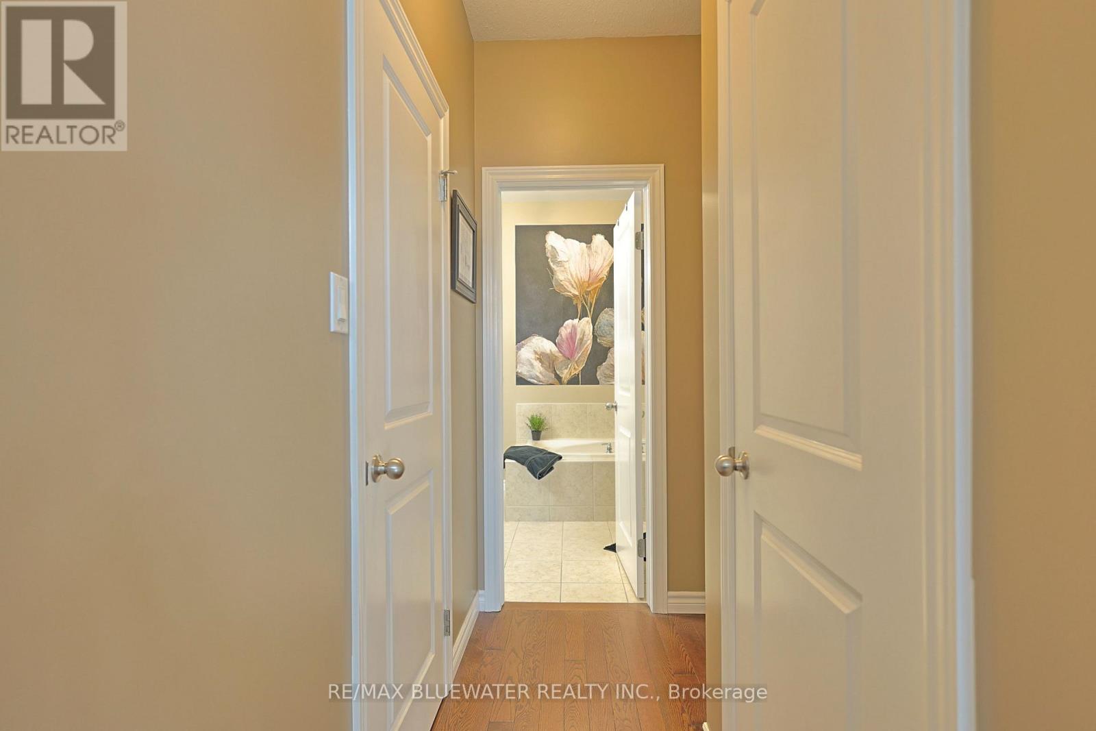 13 Oakwood Links Lane, South Huron, Ontario  N0M 1T0 - Photo 27 - X12887222