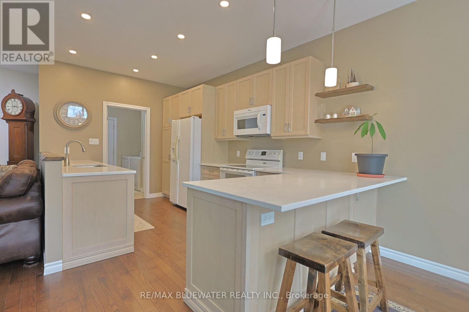 13 Oakwood Links Lane, South Huron, Ontario  N0M 1T0 - Photo 4 - X12887222