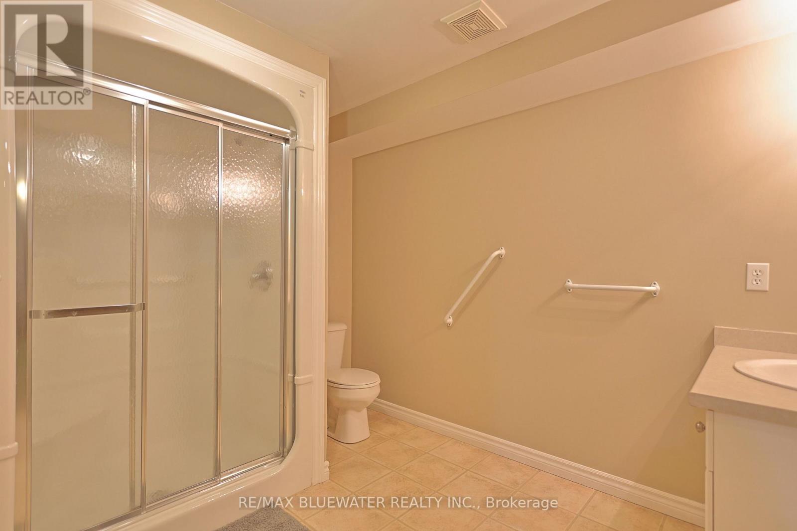 13 Oakwood Links Lane, South Huron, Ontario  N0M 1T0 - Photo 41 - X12887222