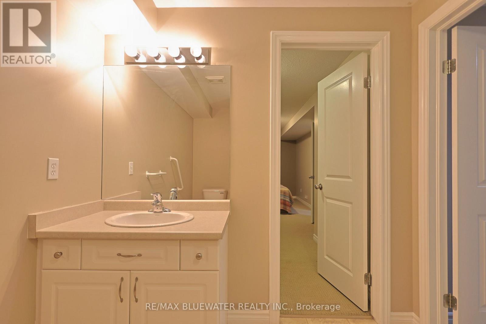 13 Oakwood Links Lane, South Huron, Ontario  N0M 1T0 - Photo 42 - X12887222