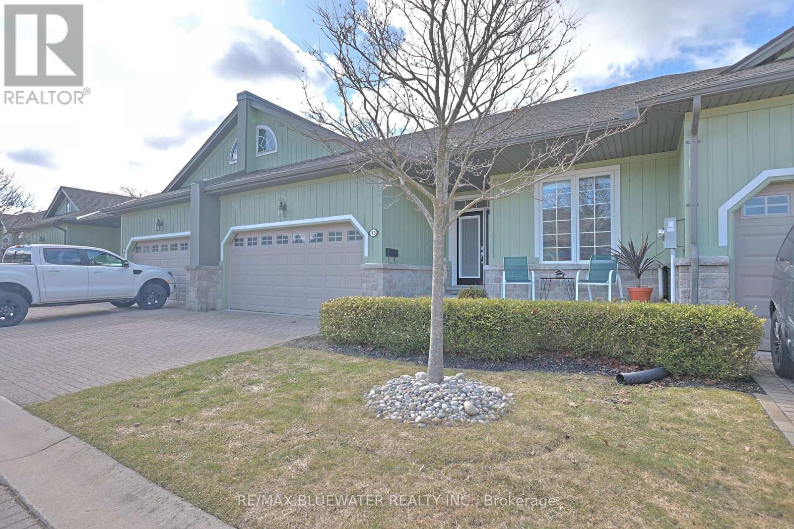 13 Oakwood Links Lane, South Huron, Ontario  N0M 1T0 - Photo 7 - X12887222