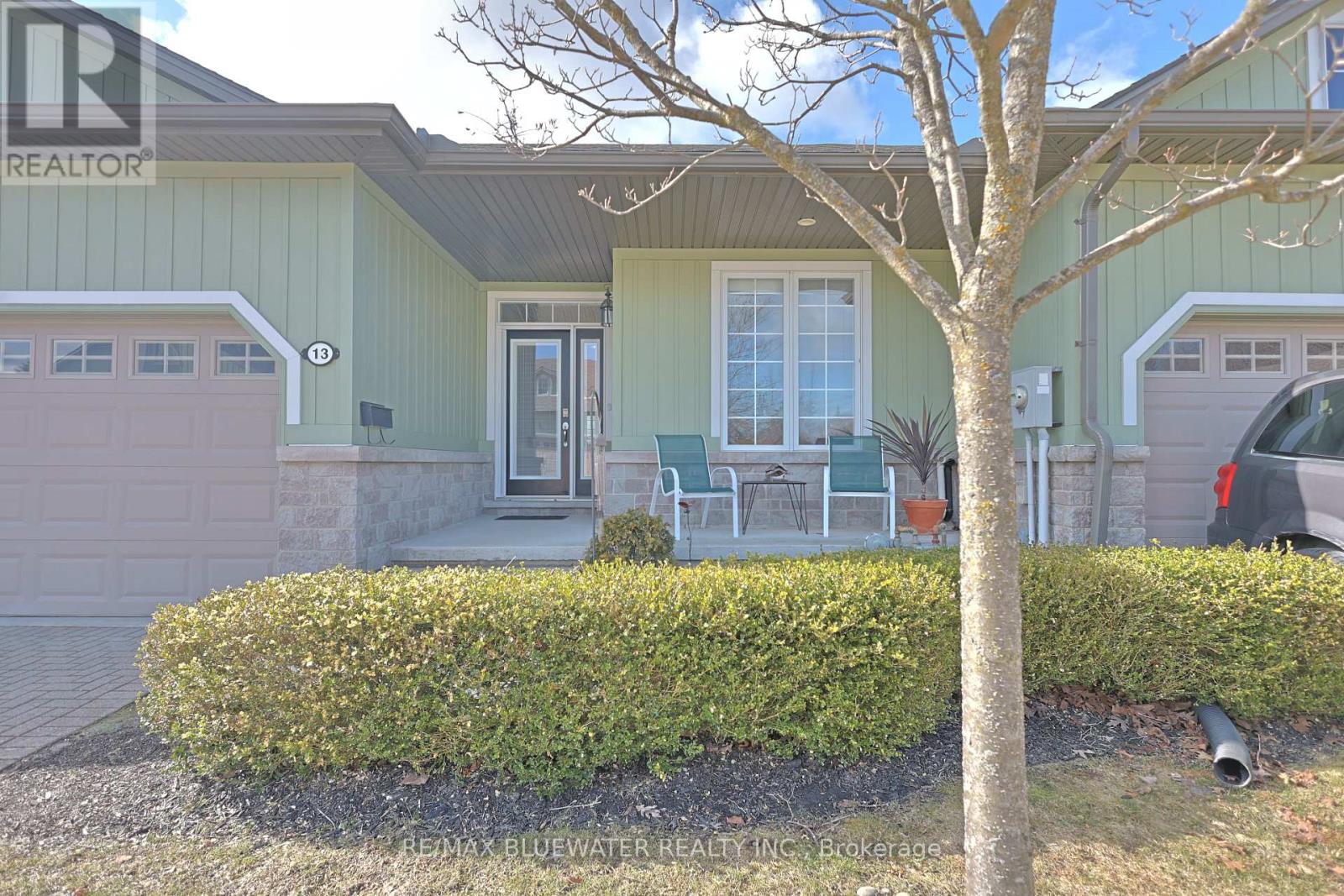 13 Oakwood Links Lane, South Huron, Ontario  N0M 1T0 - Photo 8 - X12887222