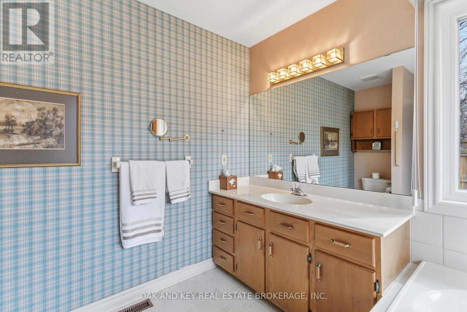 31 Green Hedge Lane, London North, Ontario  N6H 4Z3 - Photo 34 - X12887276