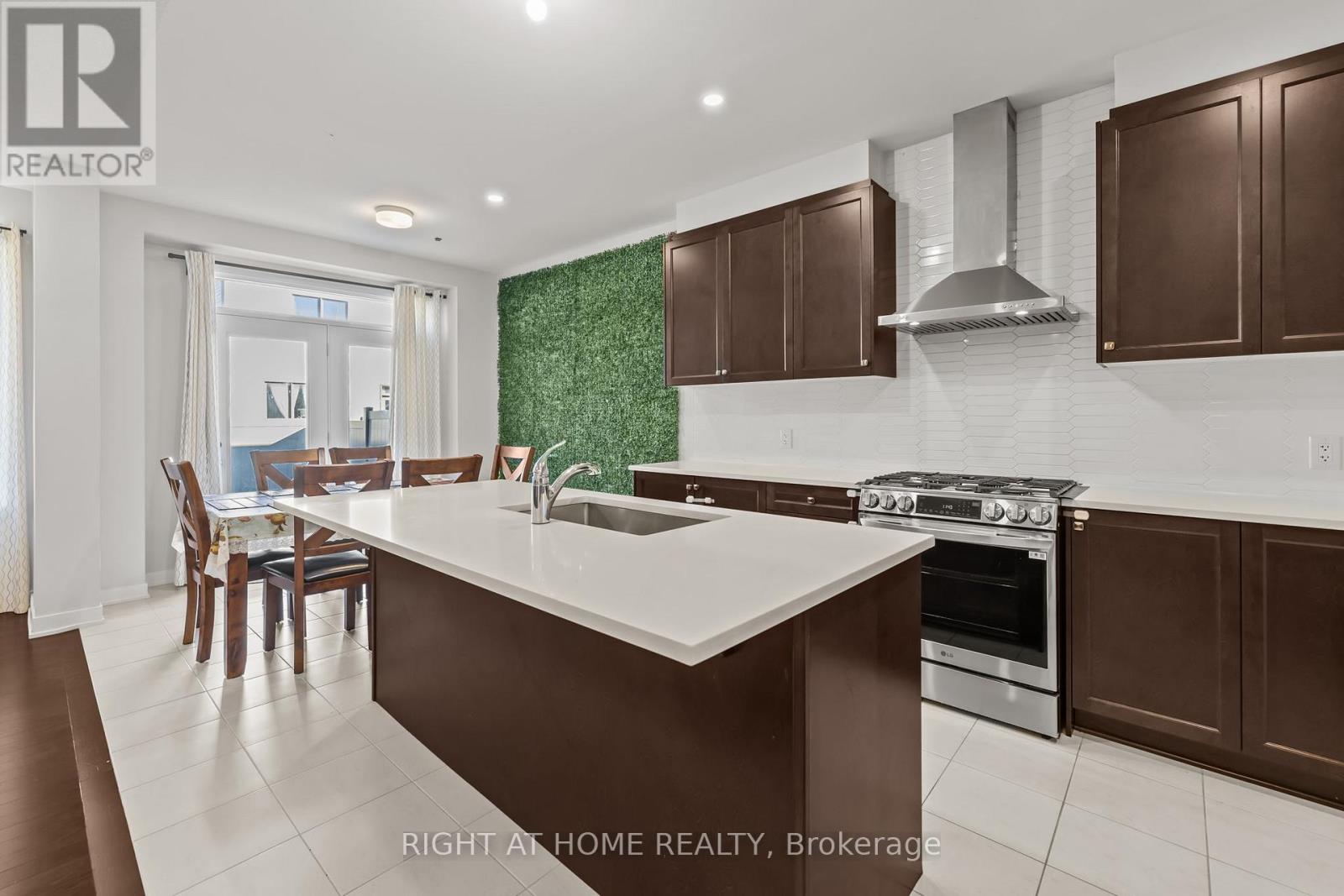 837 Derren Avenue, Ottawa, Ontario  K2S 3A7 - Photo 14 - X12887356