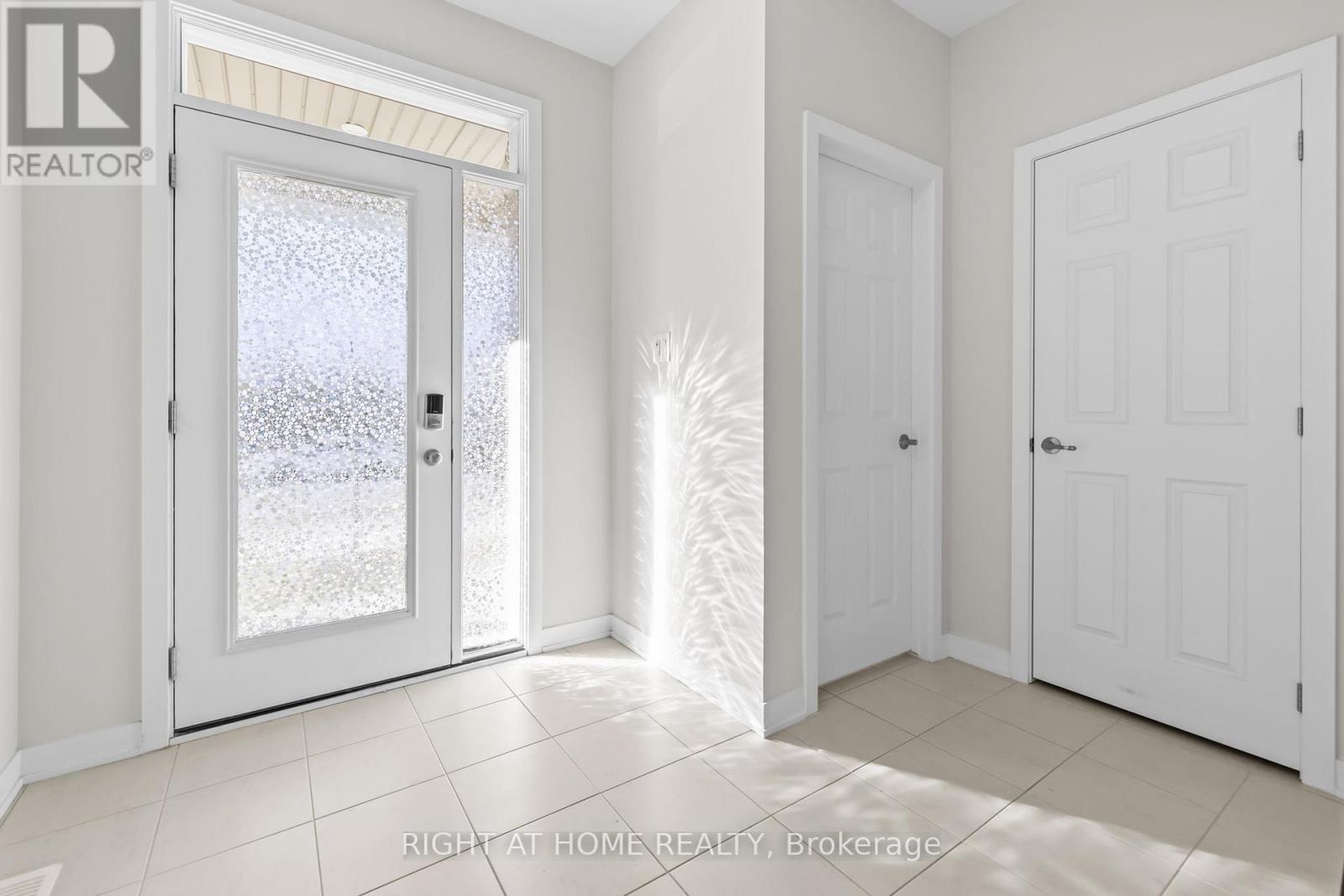 837 Derren Avenue, Ottawa, Ontario  K2S 3A7 - Photo 3 - X12887356