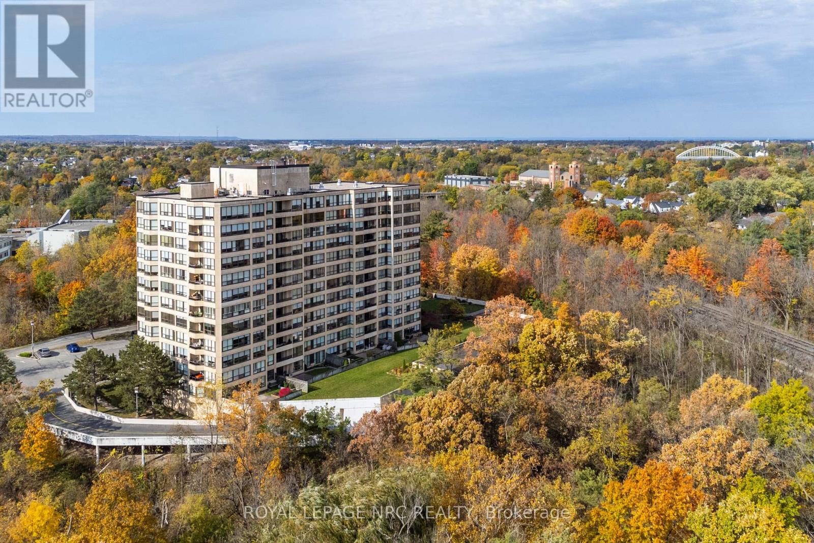 804 - 3 Towering Heights Boulevard, St. Catharines, Ontario  L2T 4A4 - Photo 2 - X12749986