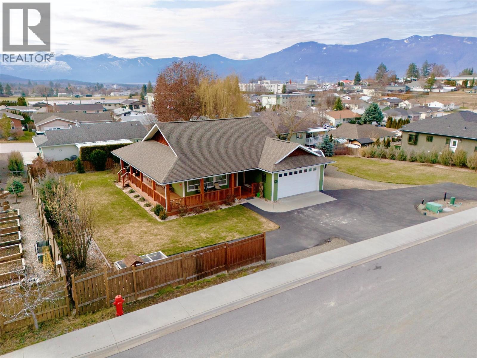 1719 Murdoch Street, Creston, British Columbia  V0B 1G5 - Photo 4 - 10378901