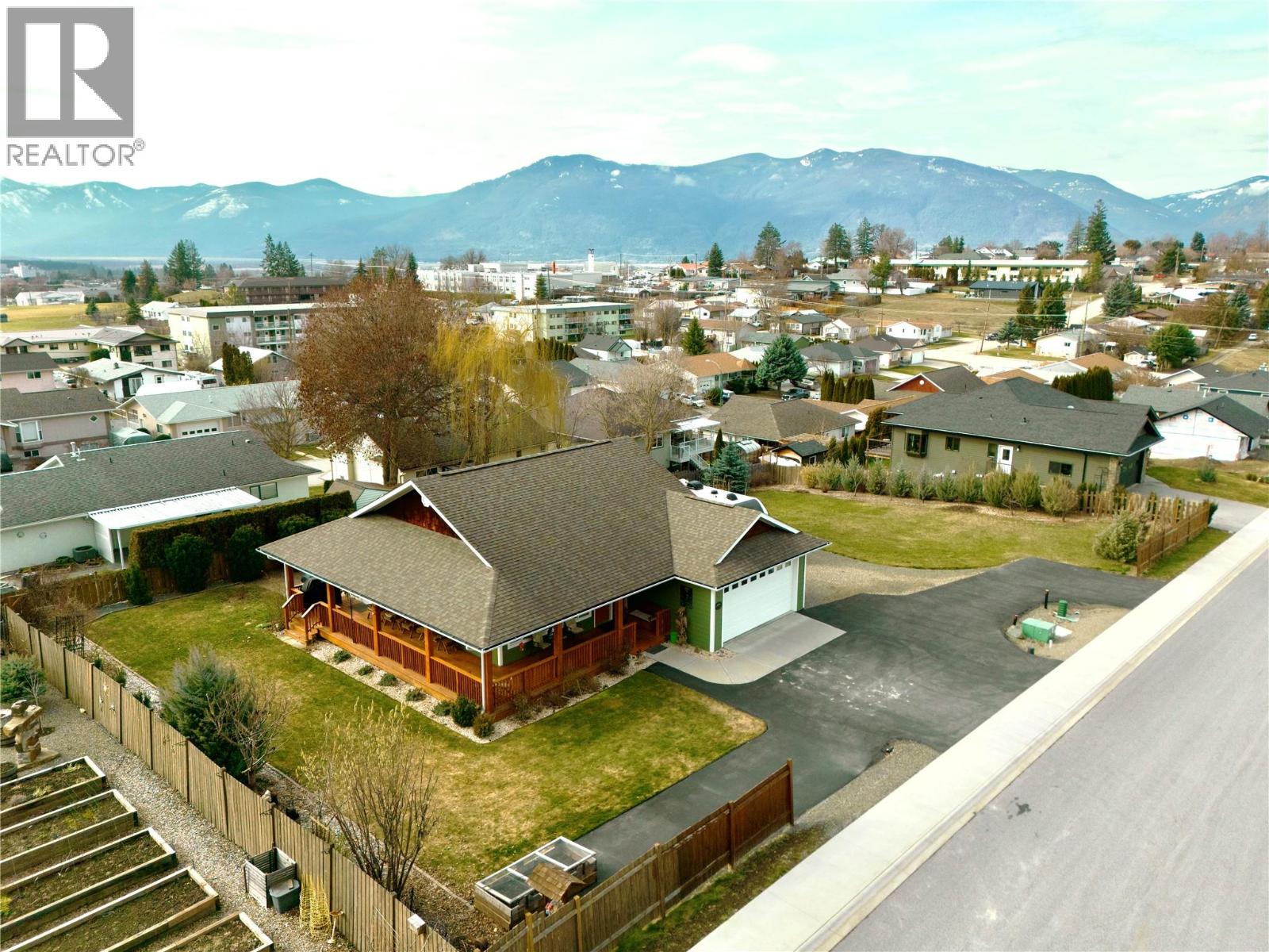 1719 Murdoch Street, Creston, British Columbia  V0B 1G5 - Photo 8 - 10378901