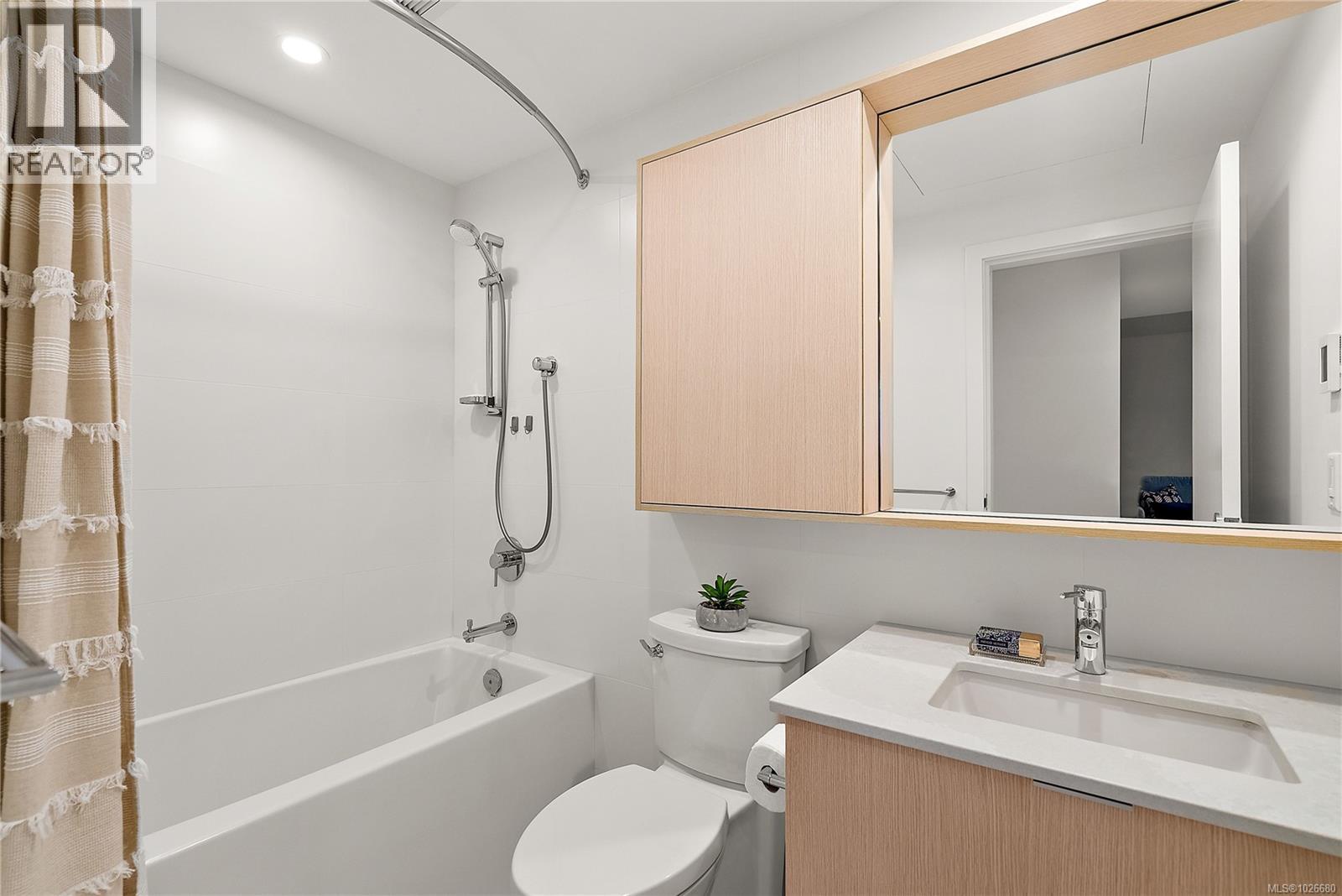 702 1100 Yates St, Victoria, British Columbia  V8V 0H5 - Photo 13 - 1026680