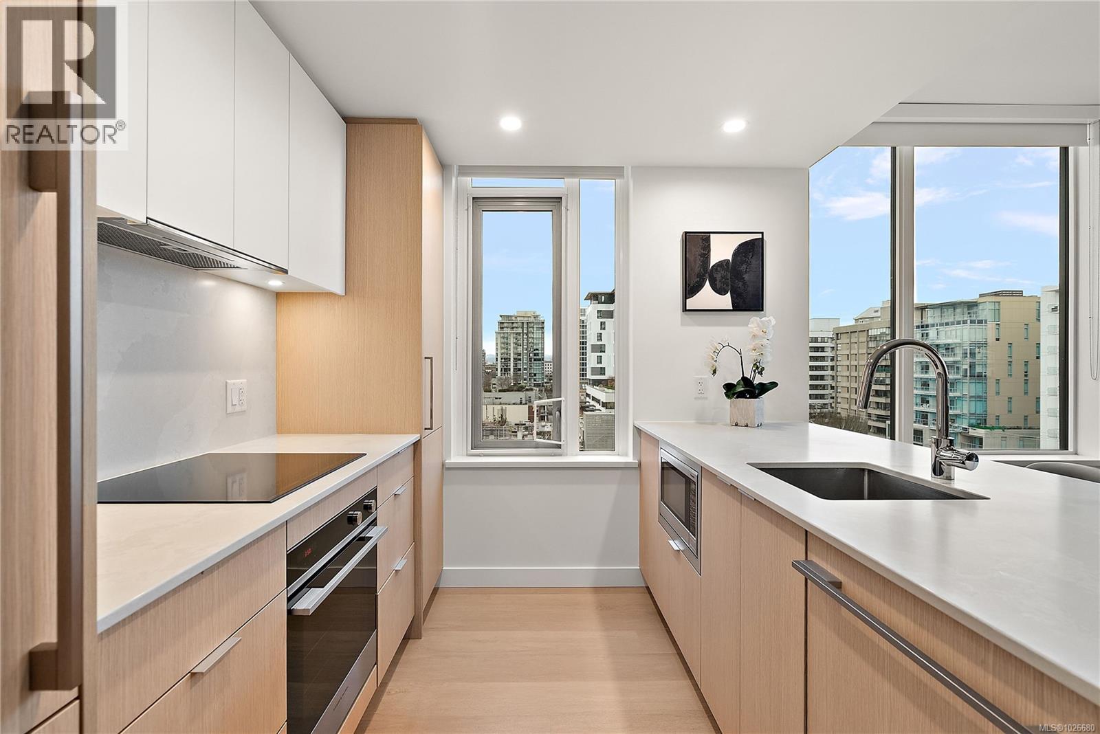 702 1100 Yates St, Victoria, British Columbia  V8V 0H5 - Photo 8 - 1026680