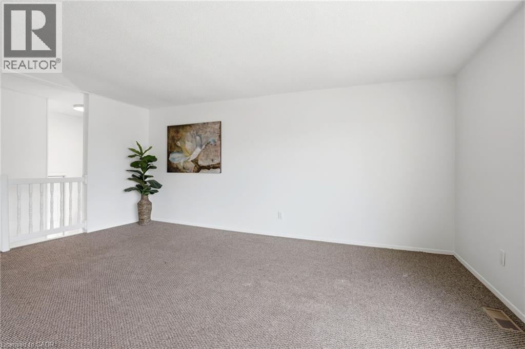 7 Calcott Court, Thorold, Ontario  L2V 4J9 - Photo 6 - 40811100