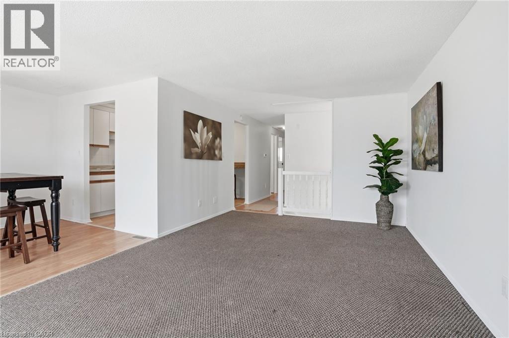 7 Calcott Court, Thorold, Ontario  L2V 4J9 - Photo 5 - 40811100