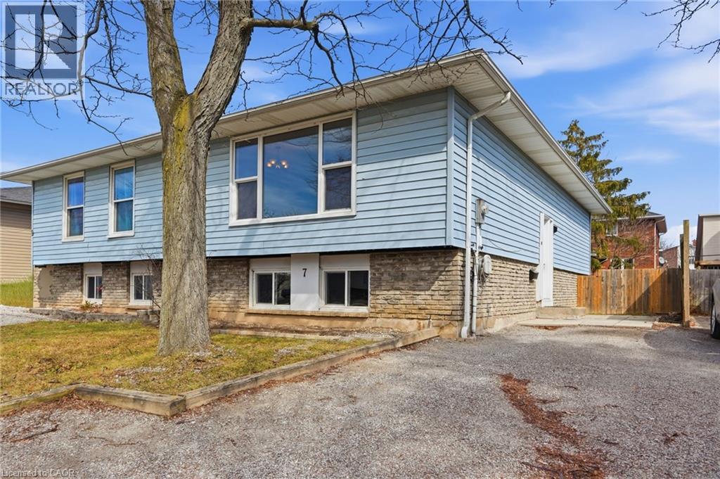 7 Calcott Court, Thorold, Ontario  L2V 4J9 - Photo 2 - 40811100