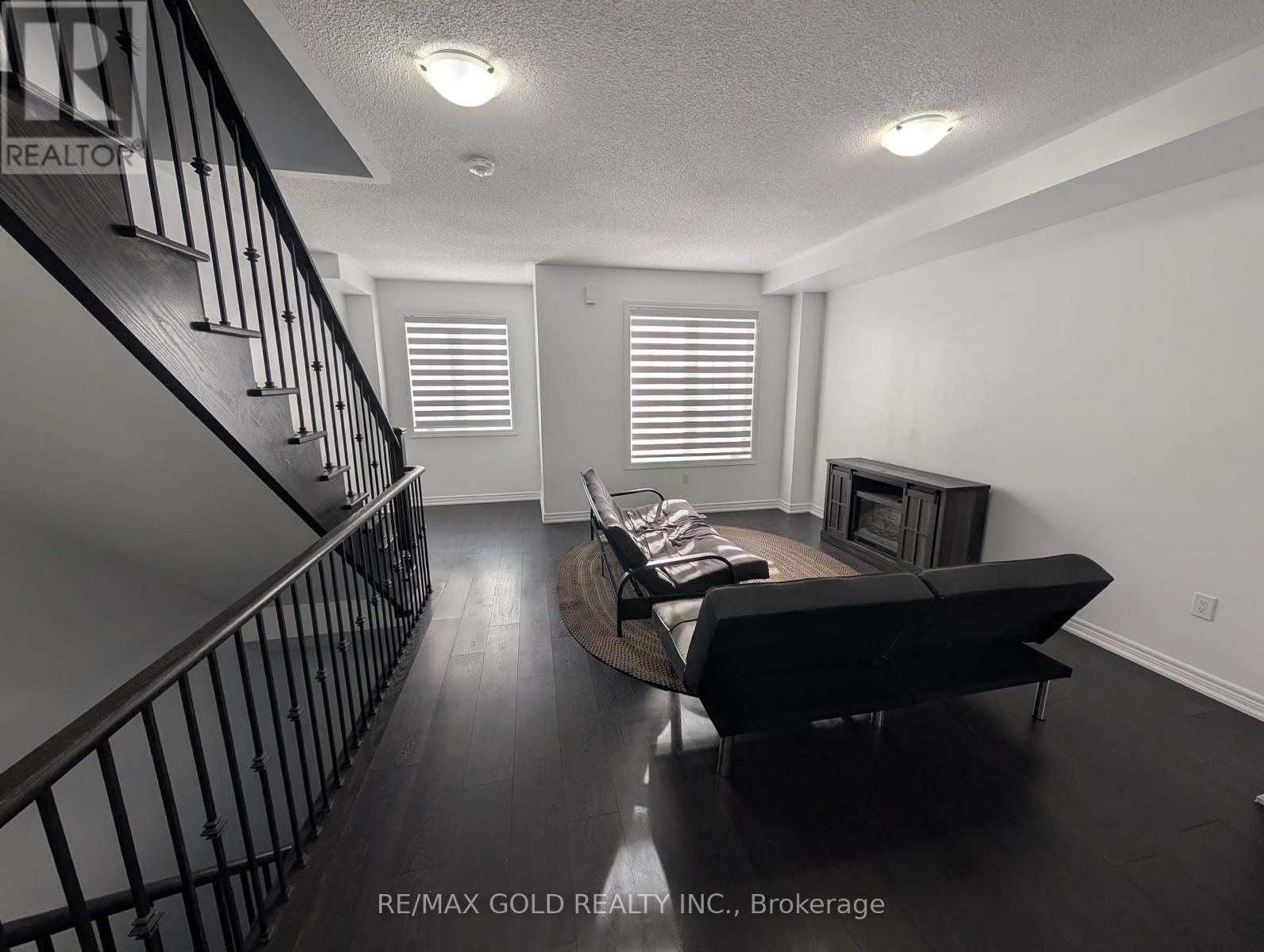 18 Faye Street, Brampton (Bram East), Ontario  L6P 4M9 - Photo 4 - W12750198