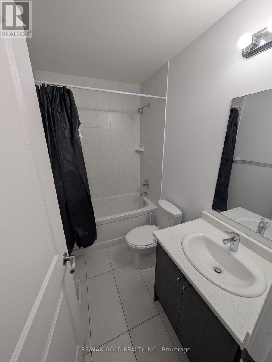 18 Faye Street, Brampton (Bram East), Ontario  L6P 4M9 - Photo 13 - W12750198