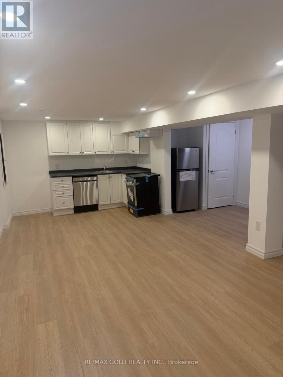 3769 Brandon Gate Drive, Mississauga, Ontario  L4T 3N1 - Photo 2 - W12885658