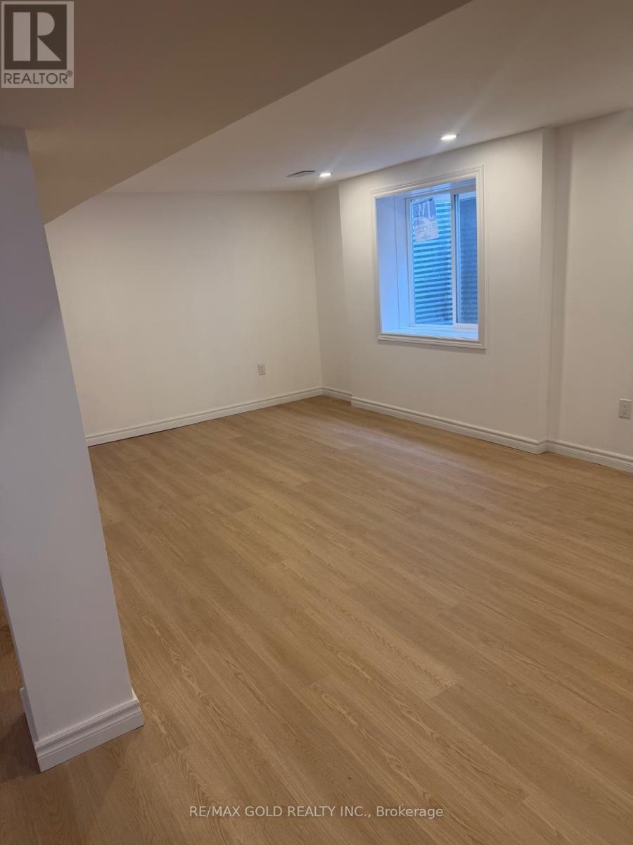 3769 Brandon Gate Drive, Mississauga, Ontario  L4T 3N1 - Photo 4 - W12885658