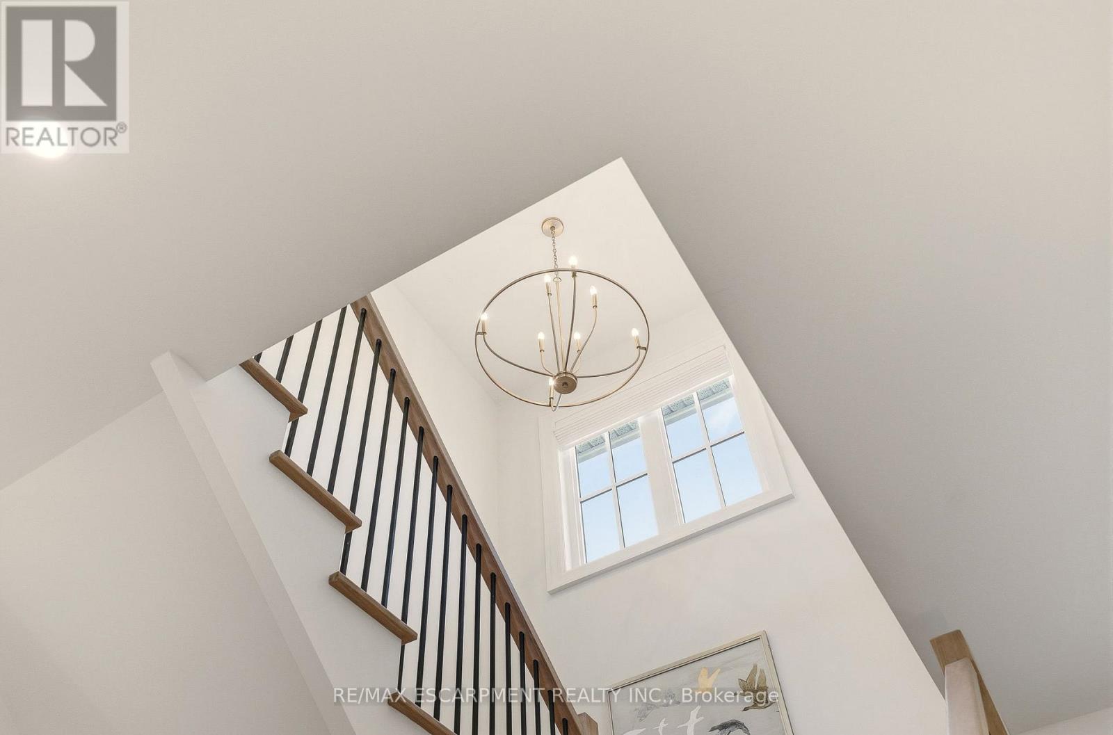 940 Gorton Avenue, Burlington, Ontario  L7T 1S5 - Photo 5 - W12886888