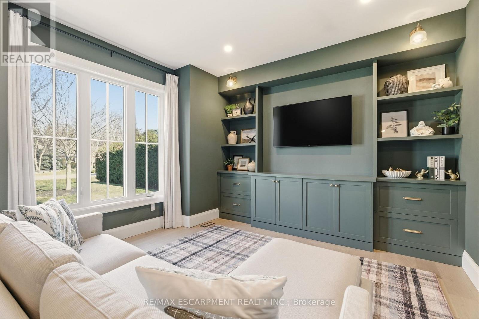 940 Gorton Avenue, Burlington, Ontario  L7T 1S5 - Photo 6 - W12886888